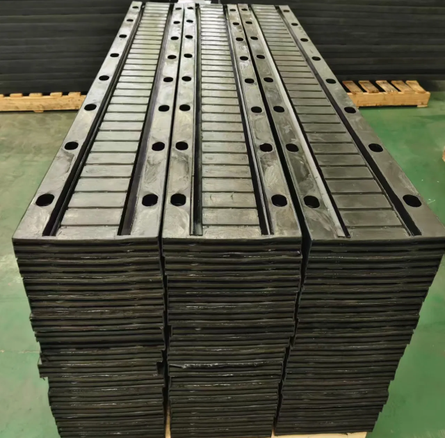 Plate-type rubber expansion joint